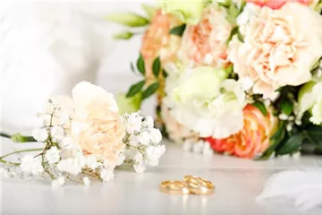 Blumen zur Hochzeit – ideales Geschenk oder doch eher überflüssig?