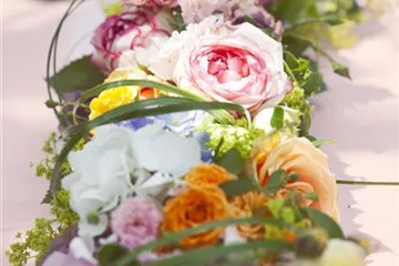 Blumen als ideale Tischdeko für den wichtigsten Tag im Leben