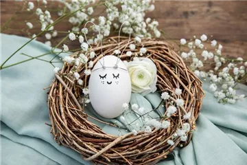Osterdeko im Trend: Mehr als nur bunte Plastikeier und Hasen