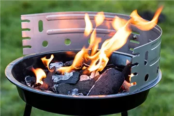 Grills und Grillzubehör – Holzkohlegrill oder Outdoor-Küche