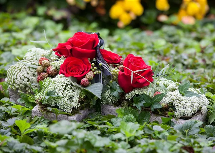 Grabgestecke zur Grabgestaltung an Allerheiligen und am Totensonntag