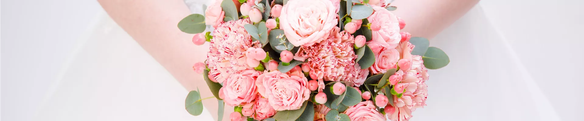 GS584427_Braut mit Strauß.jpg