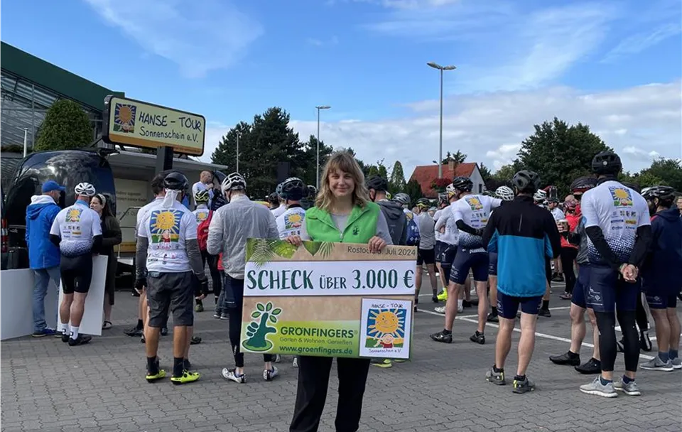 Scheckübergabe_2024.jpeg